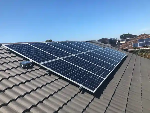 4kW Fronius inverter and 15 Jinko solar panel system in Bundoora by Metrisol Energy .