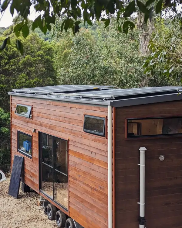 3.2kW Sunpower solar panel array matched with 8kWh of Australian made Powerplus batteries and Victron control gear by Synergyze Electrical and Solar Solutions.