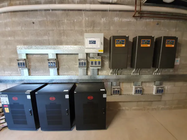 BYD and Selectronic install.