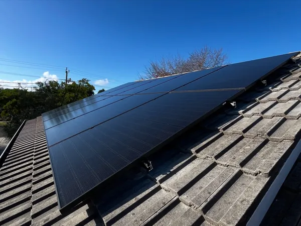 10 high-efficiency Jinko 440W solar panels in Glen Huntly VIC 3163.