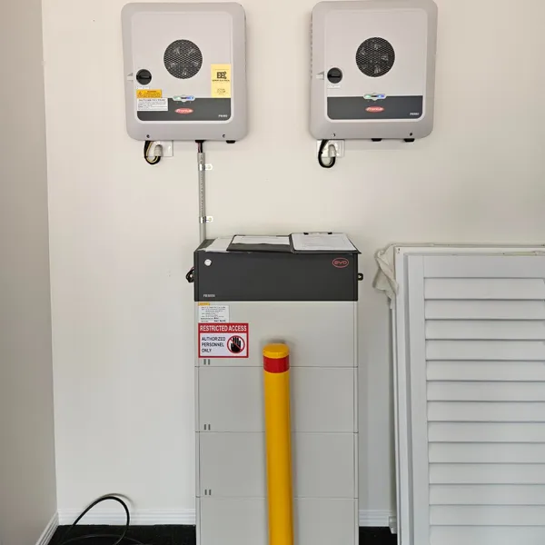 2 Fronius Primo GEN24 Inverters and 11KWh of BYD HVM batteries.