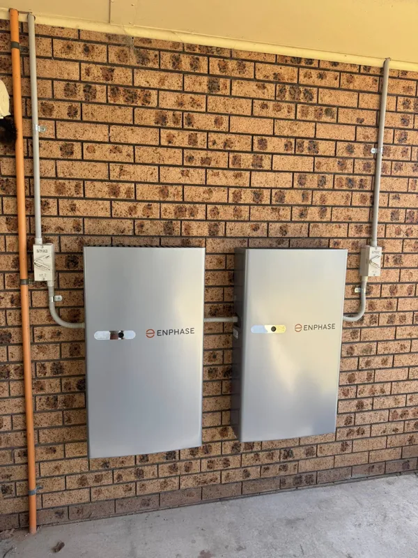 2 x Enphase IQ Battery 5P 10kWh.