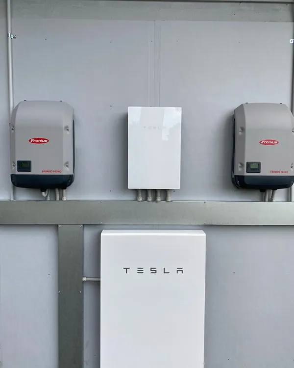 Nice looking Tesla Powerwall and Fronius install by Murcott Electrical..