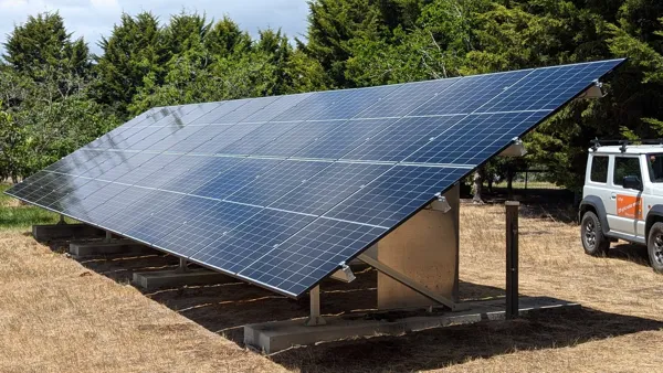 Nice looking ground mount solar with 12kW Aiko 470w panels and a 16kwh battery bank. image from Re-Energy Solar Ballarat's Facebook page.