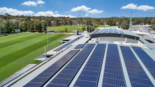 Large scale rooftop solar power system by SolarHub.